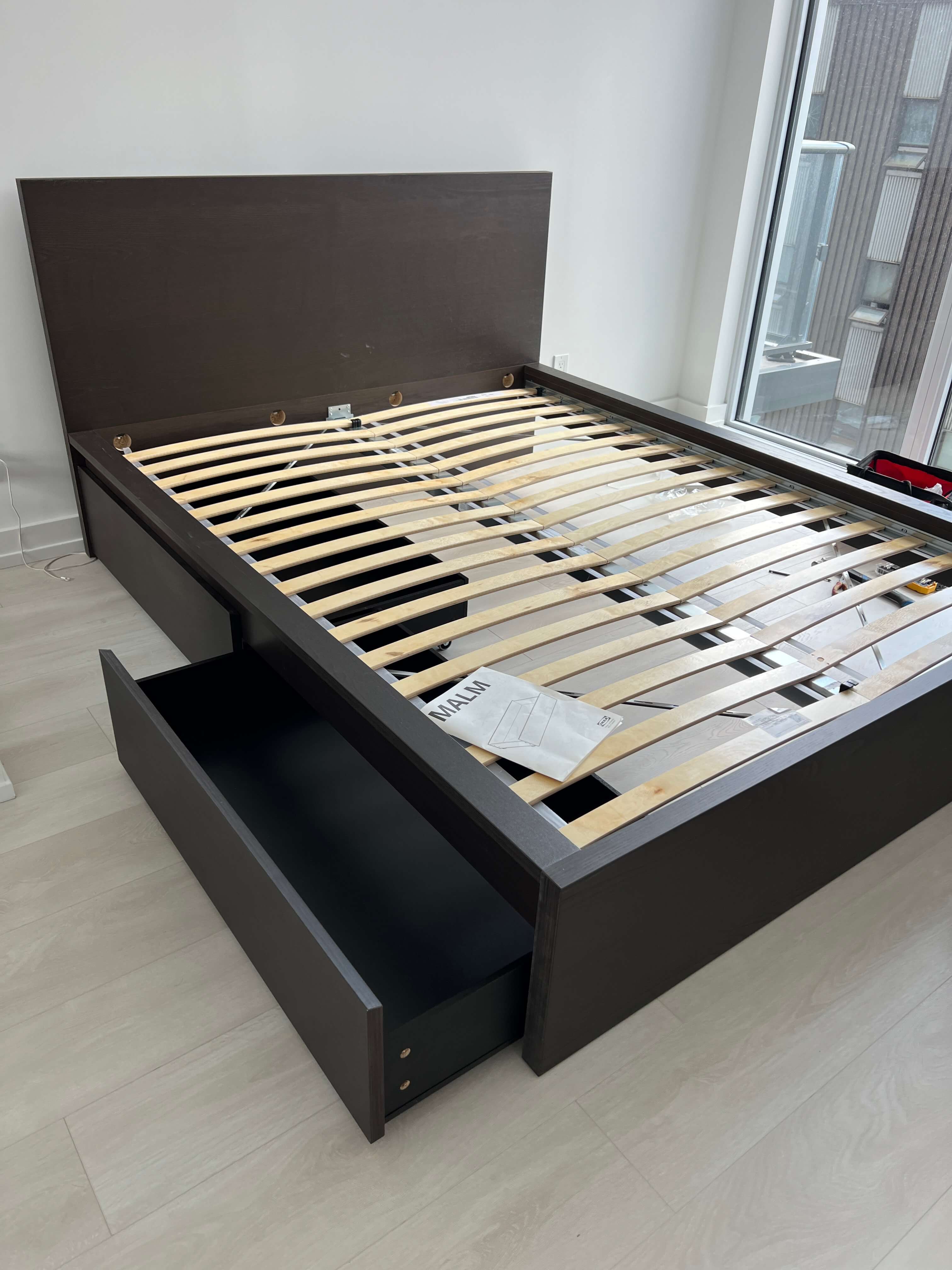 Furniture assembly